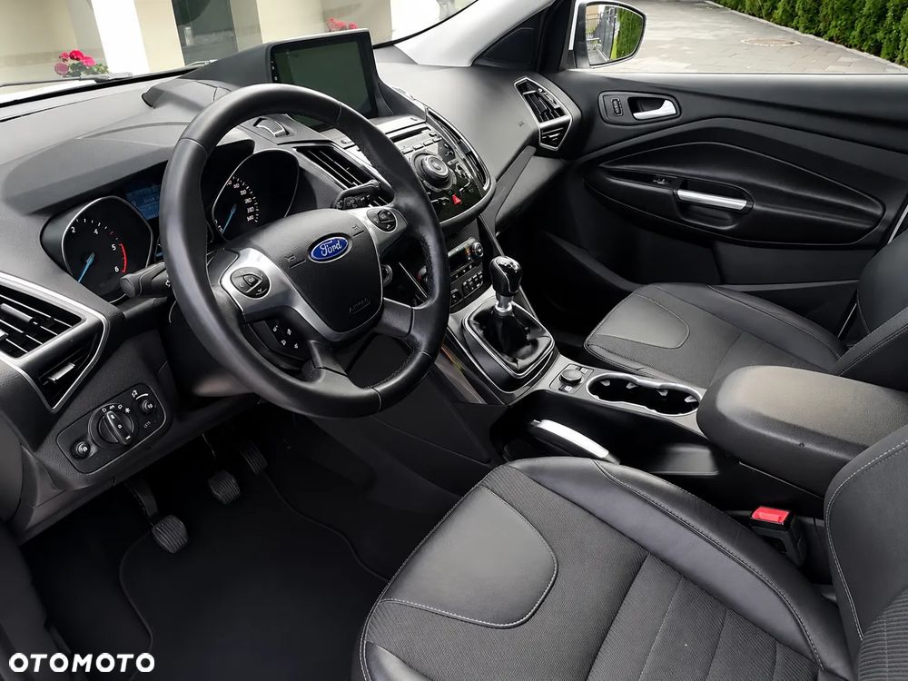 Ford Kuga 2.0 TDCi 2x4 Titanium - 10