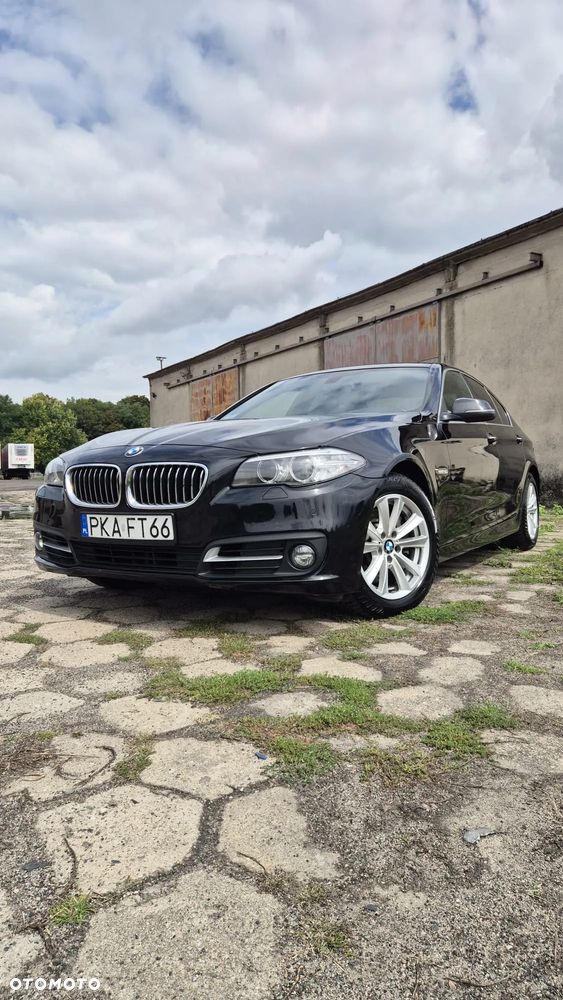 BMW Seria 5 525d xDrive - 12