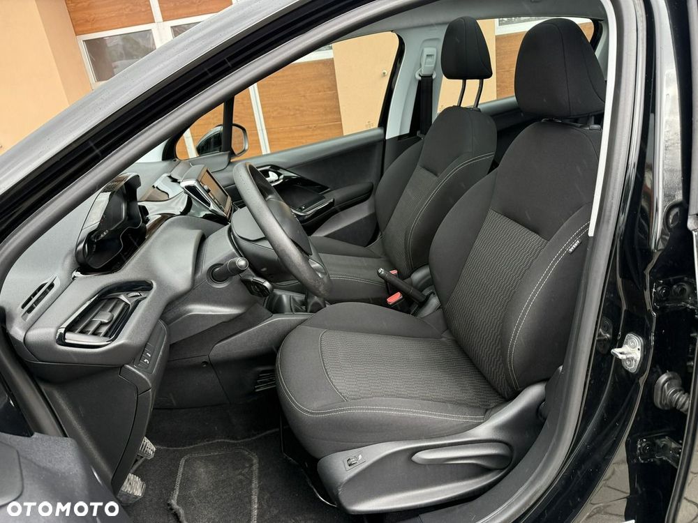 Peugeot 208 82 VTI Allure - 21