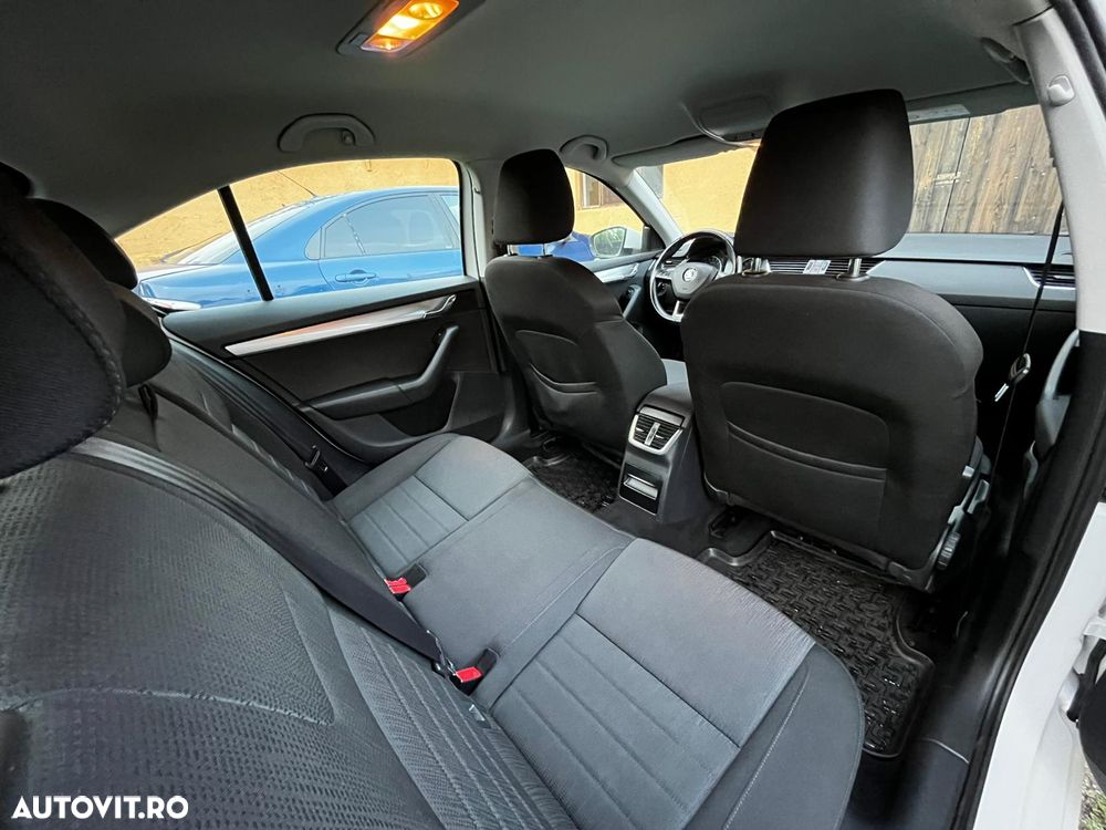 Skoda Octavia 2.0 TDI 4x4 DSG Style - 11