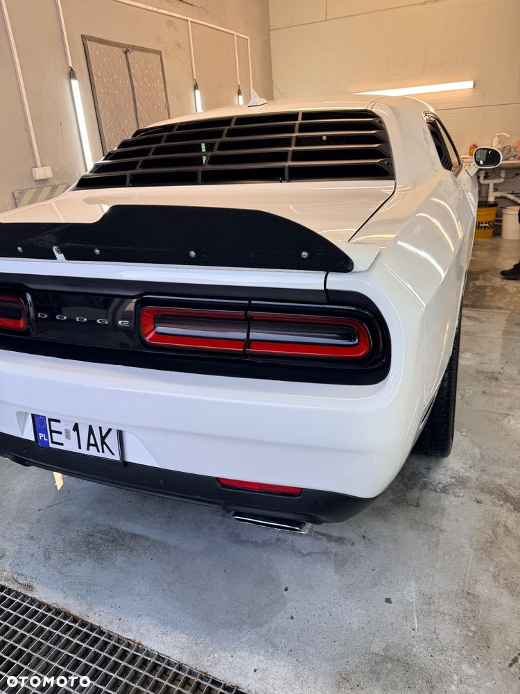Dodge Challenger - 7