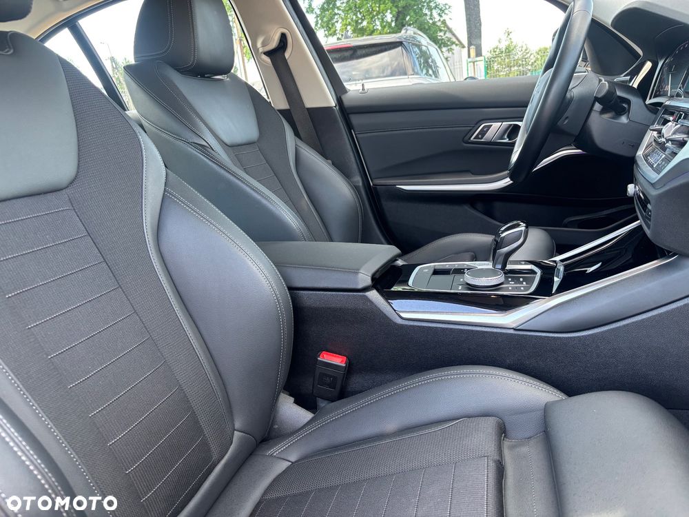 BMW Seria 3 318i Sport Line - 29