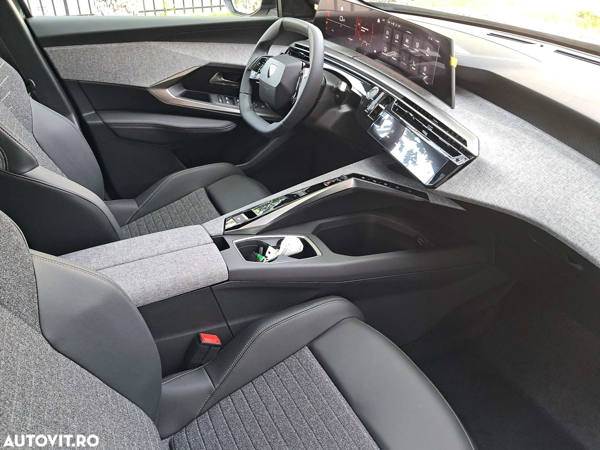 Peugeot 3008 Hybrid 145 e-DSC6 Allure - 21