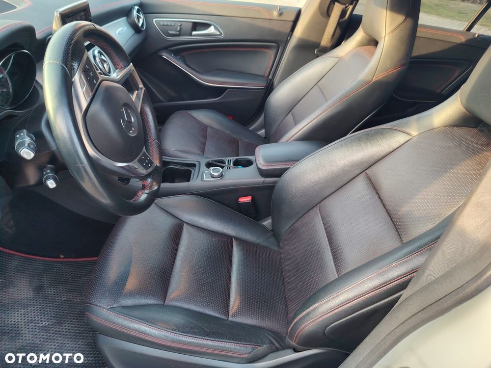 Mercedes-Benz CLA 220 d 7G-DCT AMG Line - 22