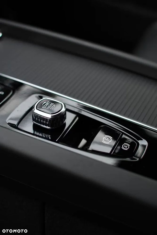 Volvo XC 60 B5 B AWD Plus Black Edition - 27