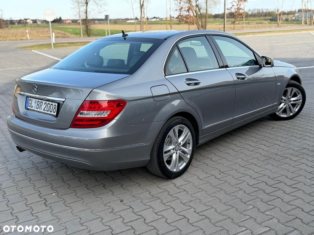 Mercedes-Benz Klasa C 180 CGI BlueEFFICIENCY Avantgarde - 29