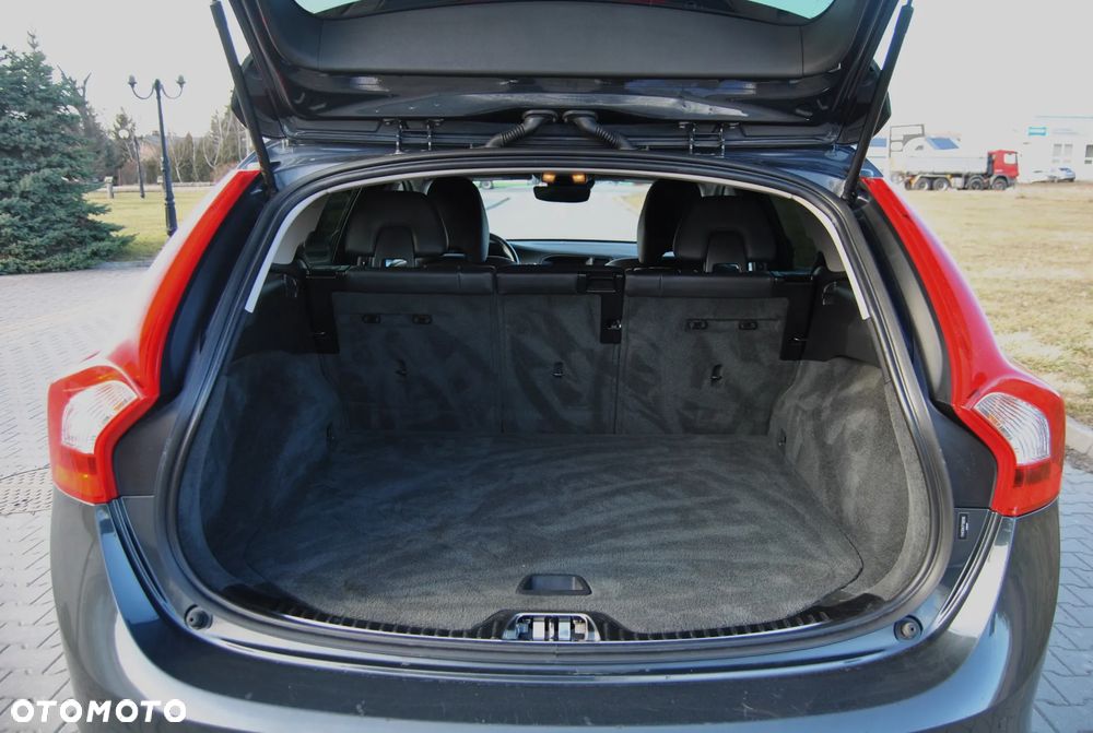 Volvo V60 Cross Country T5 AWD Summum - 16