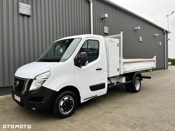 Nissan NV400