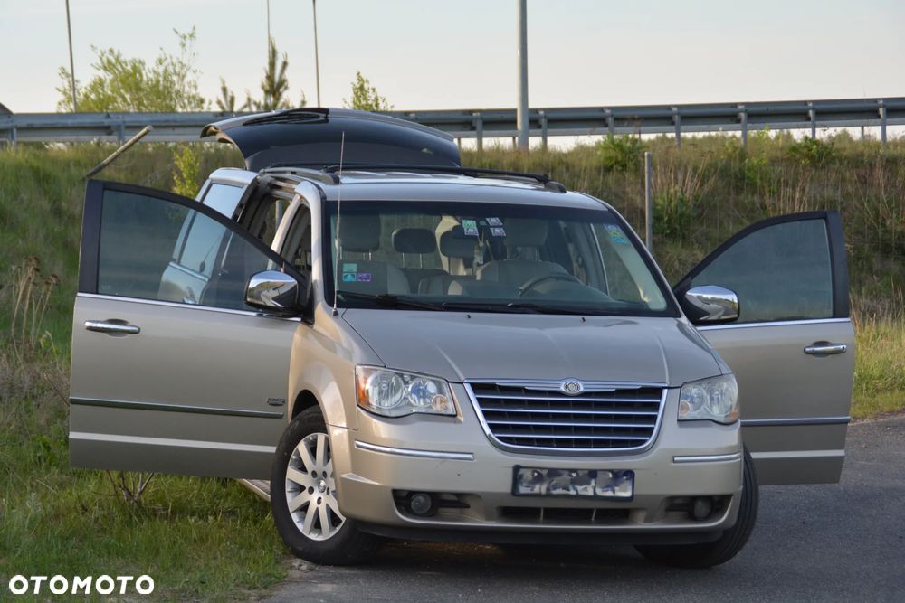 Chrysler Town & Country - 24