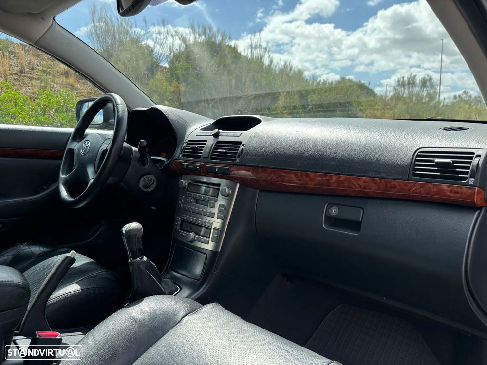 Toyota Avensis SW 2.0 D-4D - 19