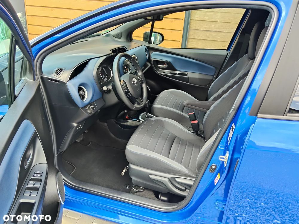 Toyota Yaris Hybrid 100 Premium - 11