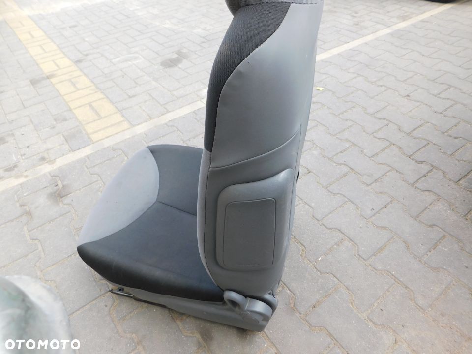fotel lewy przód CITROEN C1 3D Europa - 7