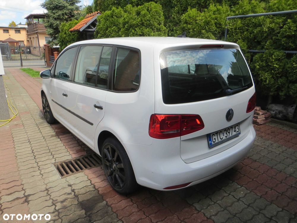 Volkswagen Touran 2012 photo 3