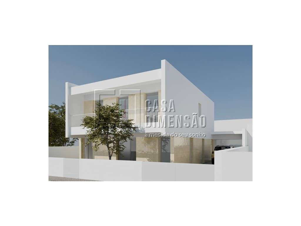 Moradia isolada de tipologia T4 localizada na zona da Charneca da C... - Grande imagem: 3/5