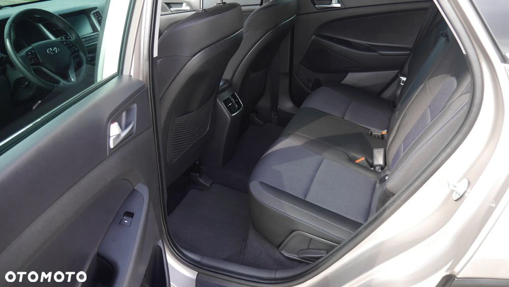 Hyundai Tucson blue 1.7 CRDi 2WD Style - 23