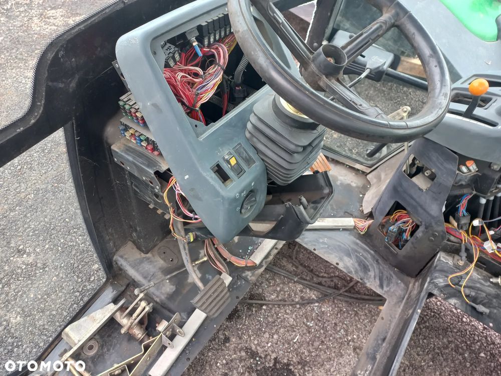 Kabina MCcormick,case, drzwi ,plastiki,środek,tapicerka,licznik,sterowniki,komputery,XTX130,TTX230,MX120,MC115,X70.80 ,MTX165,170,190,140 - 5