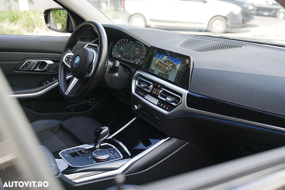 BMW Seria 3 330e Aut. Sport Line - 21