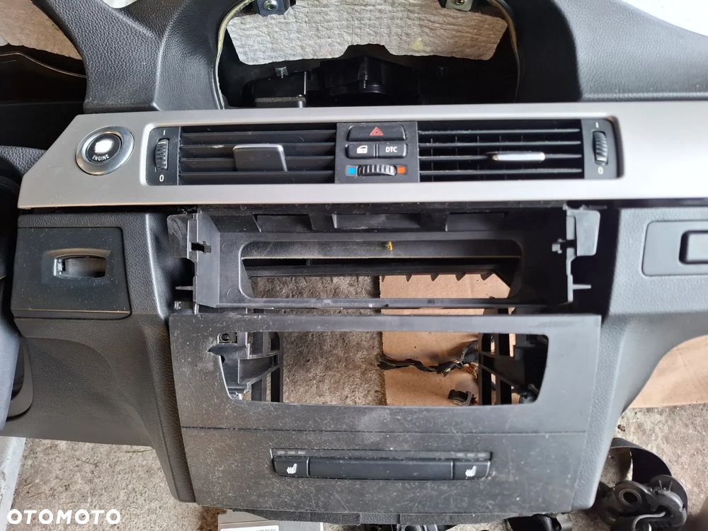 DESKA ROZDZIELCZA KOKPIT KONSOLA KUBKI UCHWYT NA KUBKI PASY PODUSZKI SENROR KOMPLET BMW E90 E91 SLASK WYSYLKA - 2