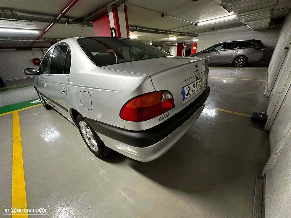 Toyota Avensis Sedan 1.6 Sol - 2