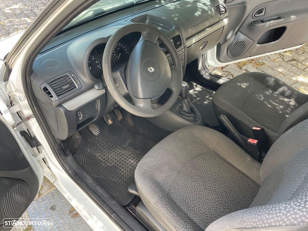 Renault Clio - 17