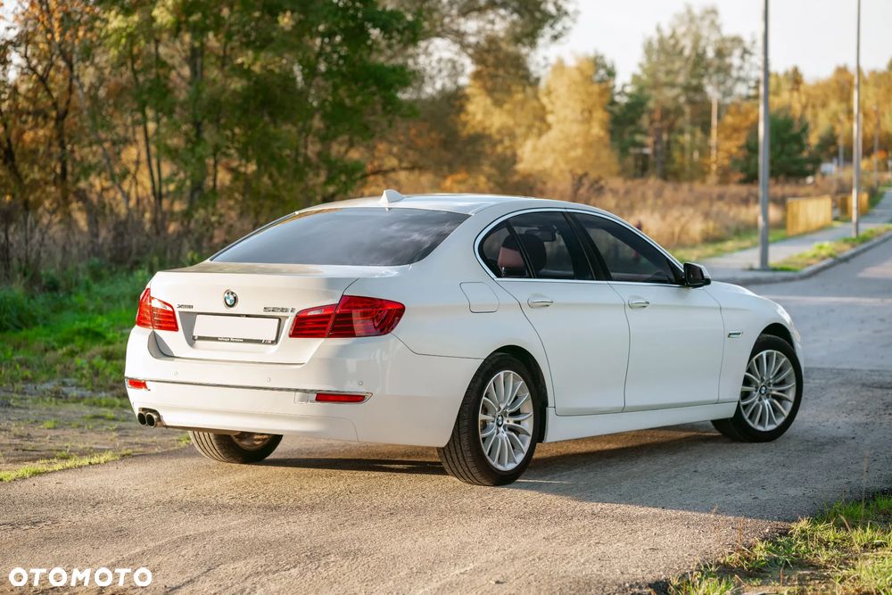 BMW Seria 5 528i xDrive Luxury Line - 7