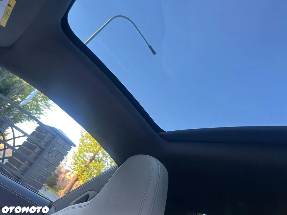 Porsche 911 Carrera 4S - 23