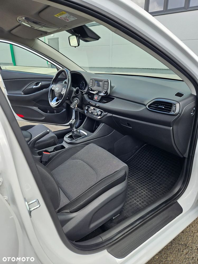 Hyundai i30 1.6 D Classic + - 17