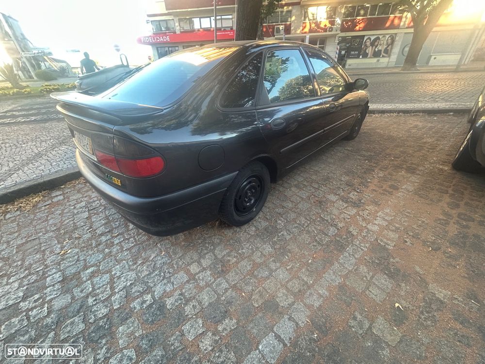 Renault Laguna 1.8 RT - 6