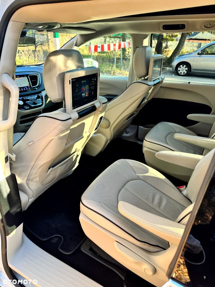 Chrysler Pacifica - 28