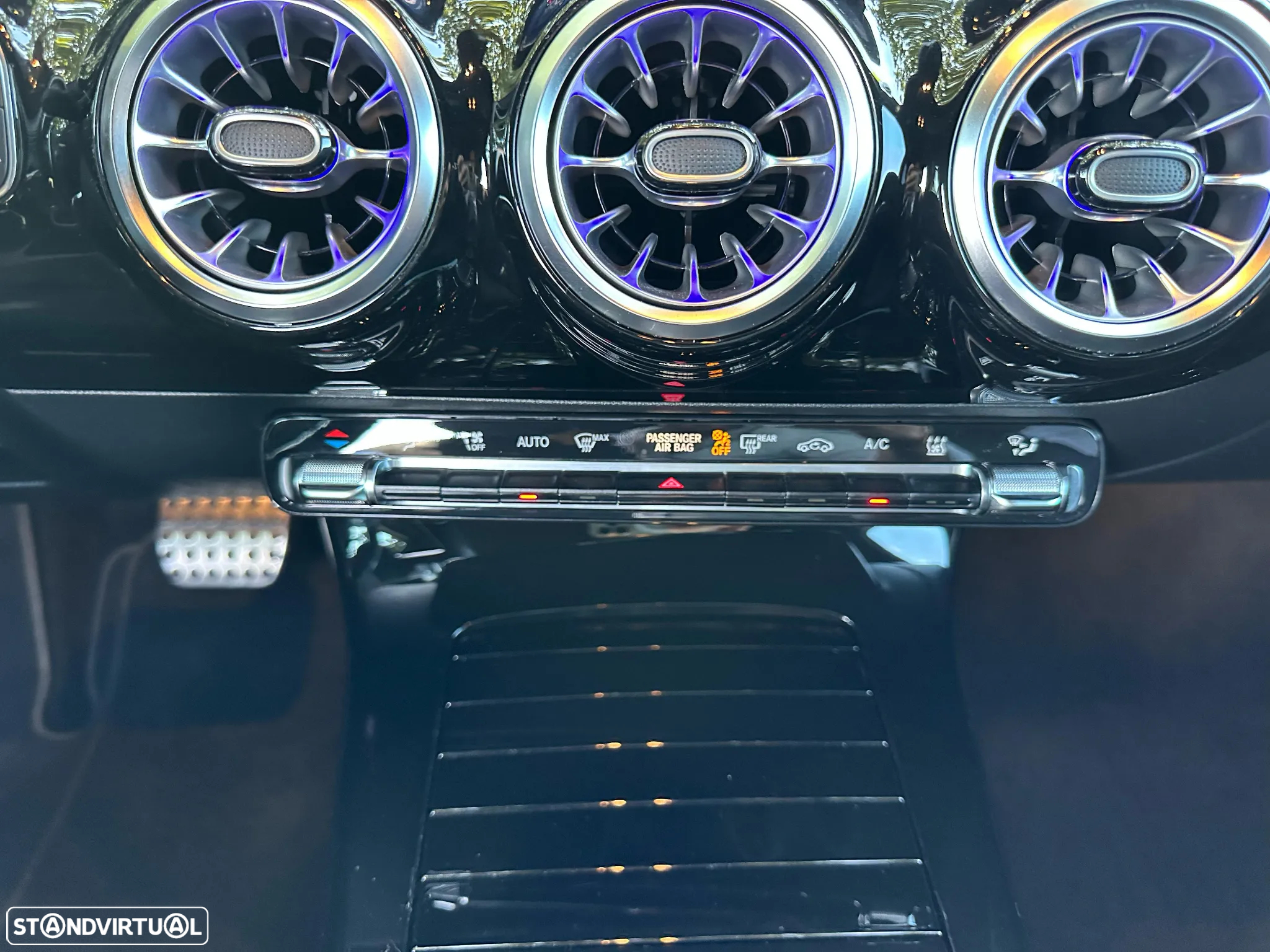 Mercedes-Benz A 250 Limousine e AMG Line - 32