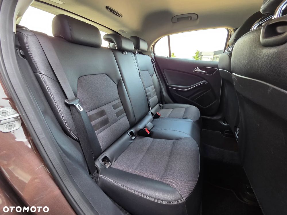 Mercedes-Benz GLA 200 7G-DCT Style - 14