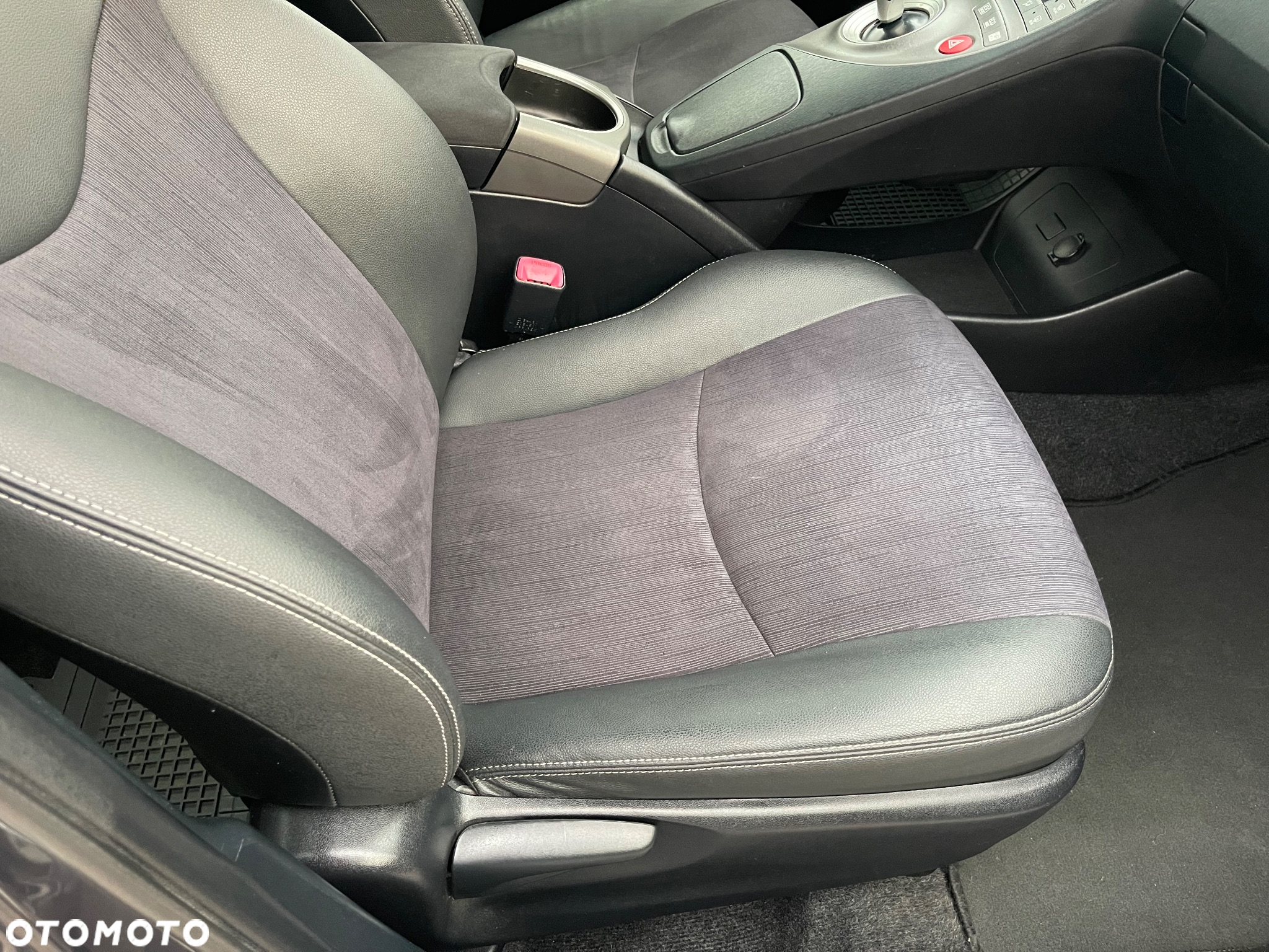 Toyota Prius 1.8 HSD Premium - 19