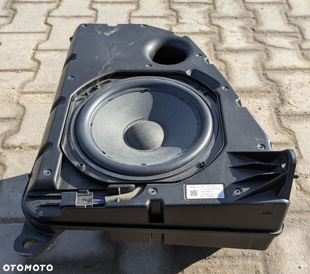 Głośnik subwoofer Tesla Y 2022r. - 2
