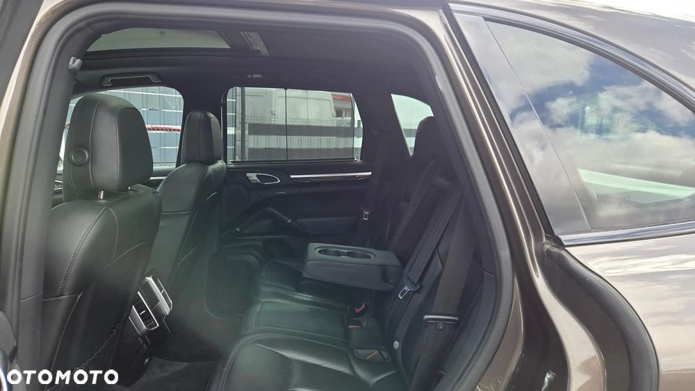 Porsche Cayenne Platinum Edition - 18