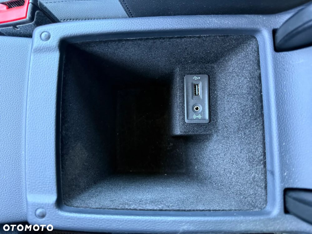 Volkswagen Passat - 24