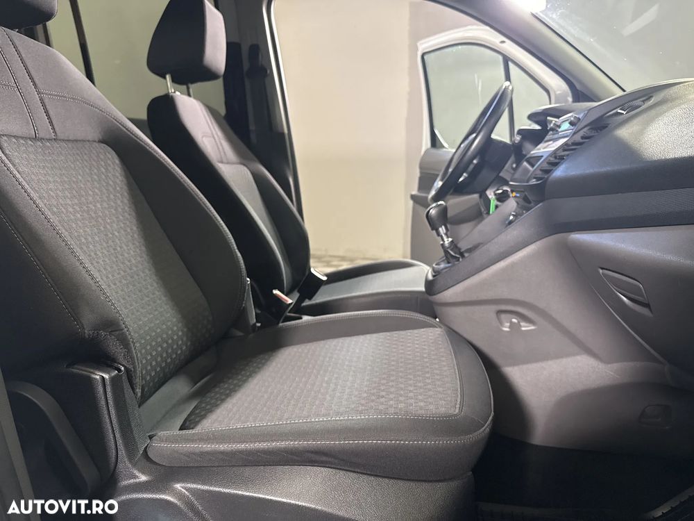 Ford Transit Connect - 11
