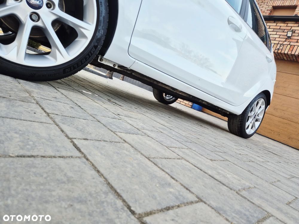 Ford Fiesta 1.25 Celebration - 17
