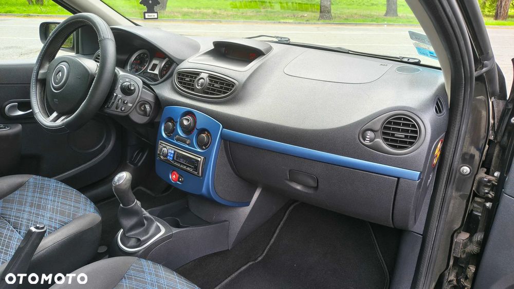 Renault Clio - 23