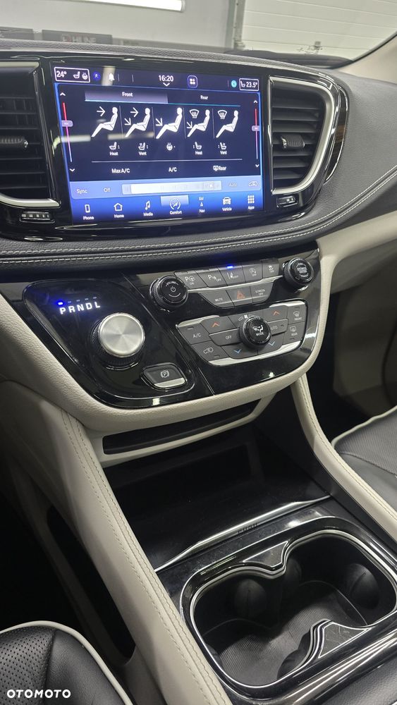 Chrysler Pacifica - 9