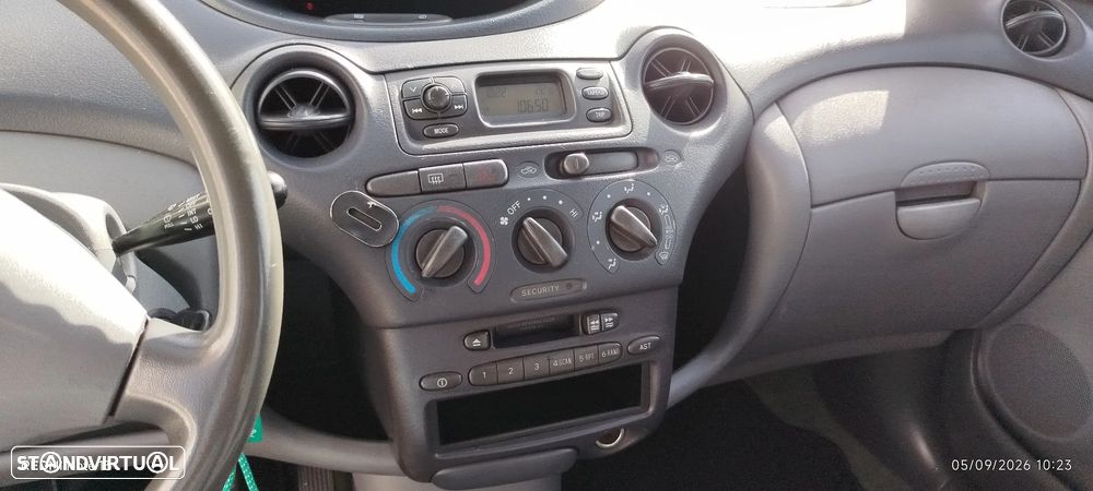 Toyota Yaris 1.0 Sol - 6