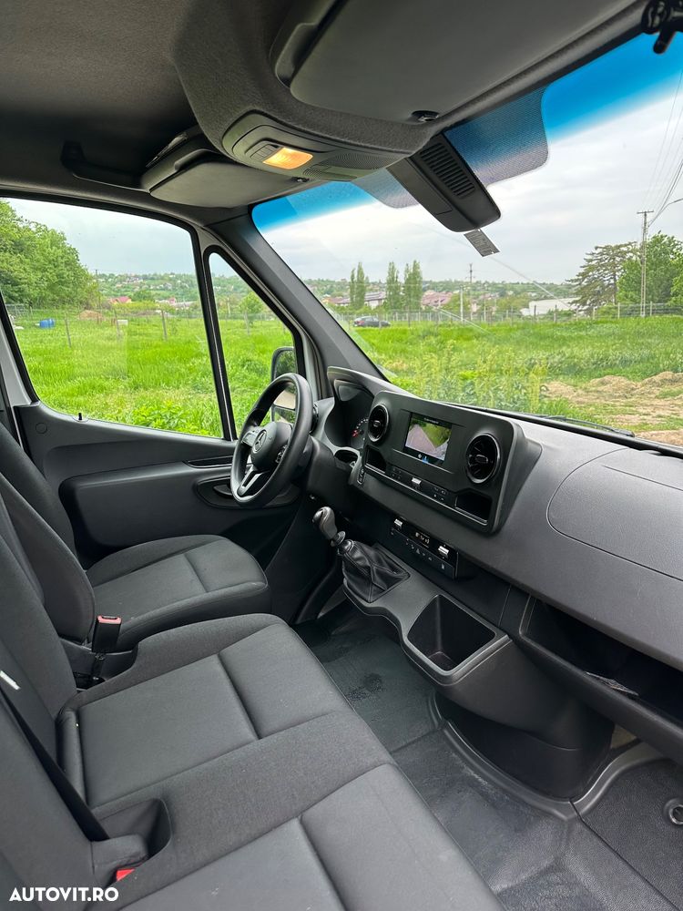 Mercedes-Benz Sprinter - 14