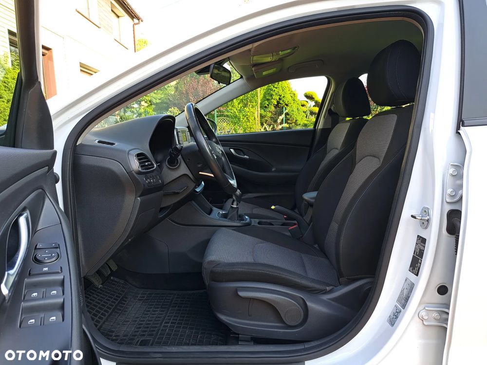 Hyundai i30 1.5 DPI Classic + - 14