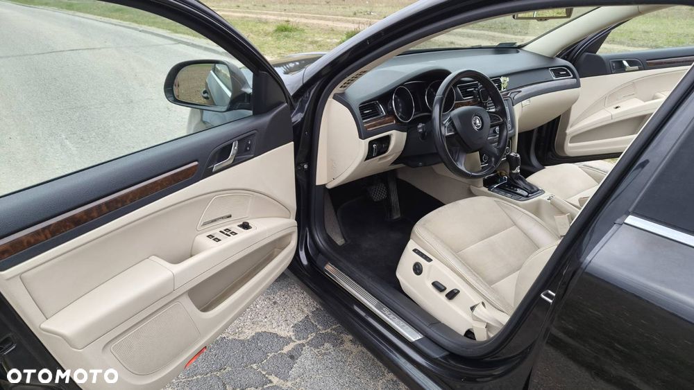 Skoda Superb 2.0 TDI Elegance DSG - 19