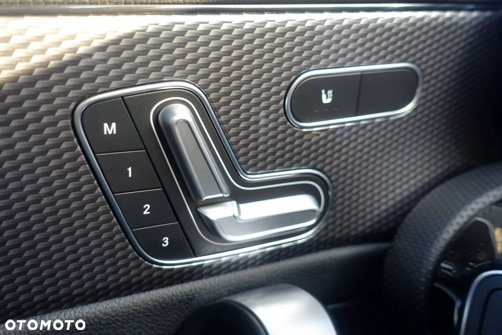 Mercedes-Benz Klasa A 180 d 7G-DCT Progressive - 30