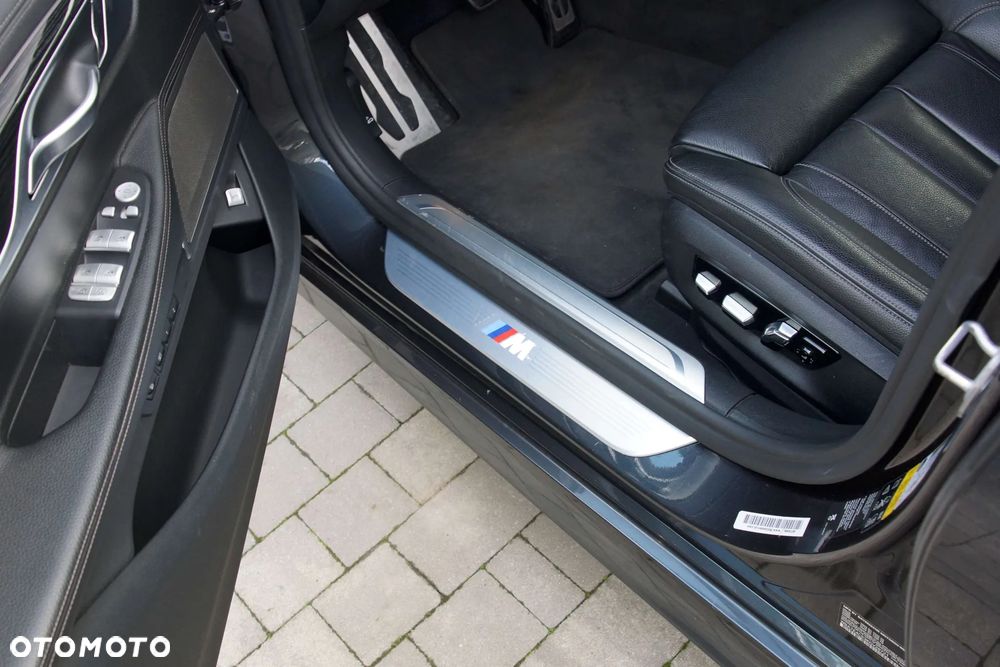 BMW Seria 7 740Li xDrive - 37