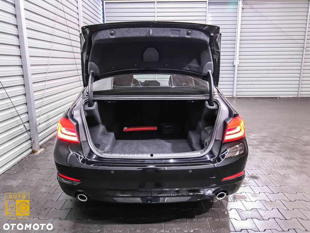 BMW Seria 5 518d - 13