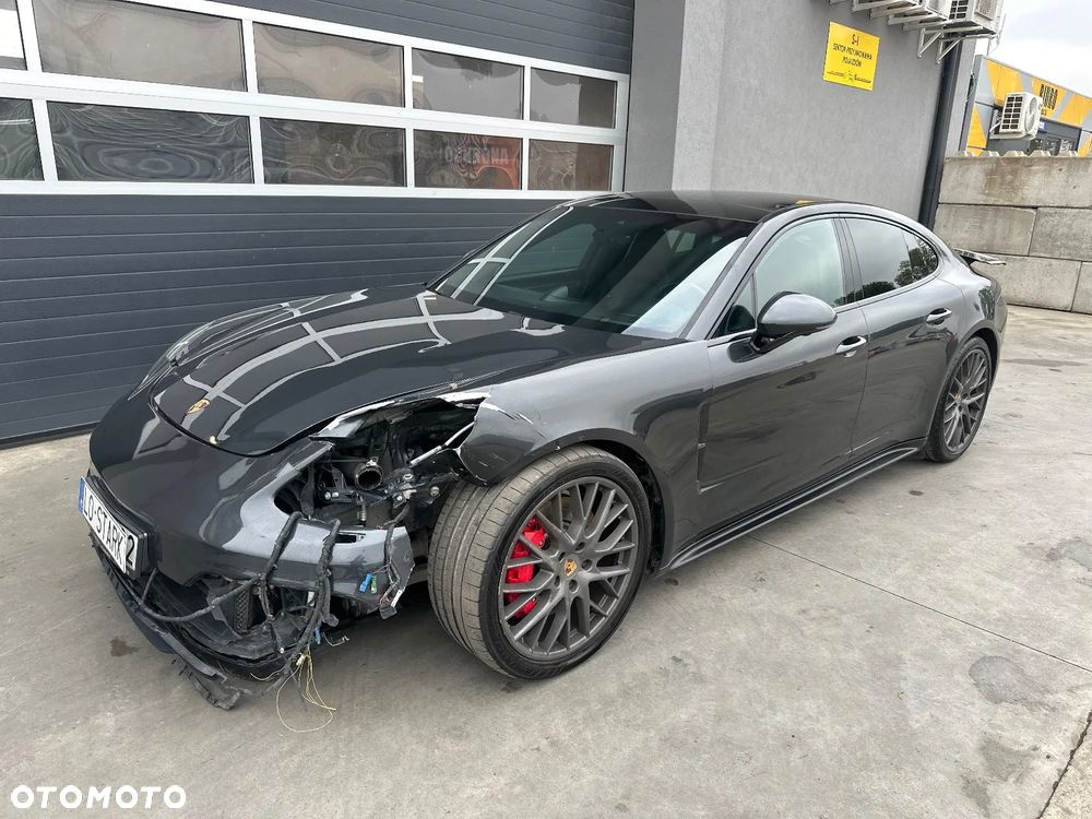 Porsche Panamera GTS - 4