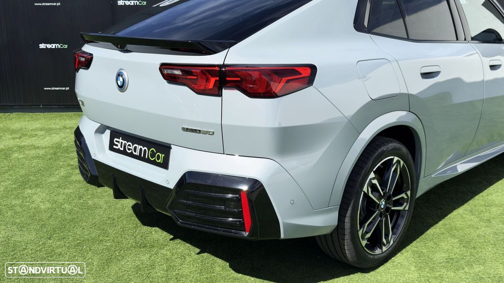 BMW iX2 eDrive20 Pack Desportivo M Pro - 11