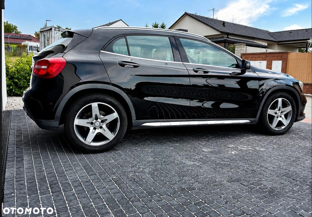 Mercedes-Benz GLA 250 4Matic 7G-DCT - 4