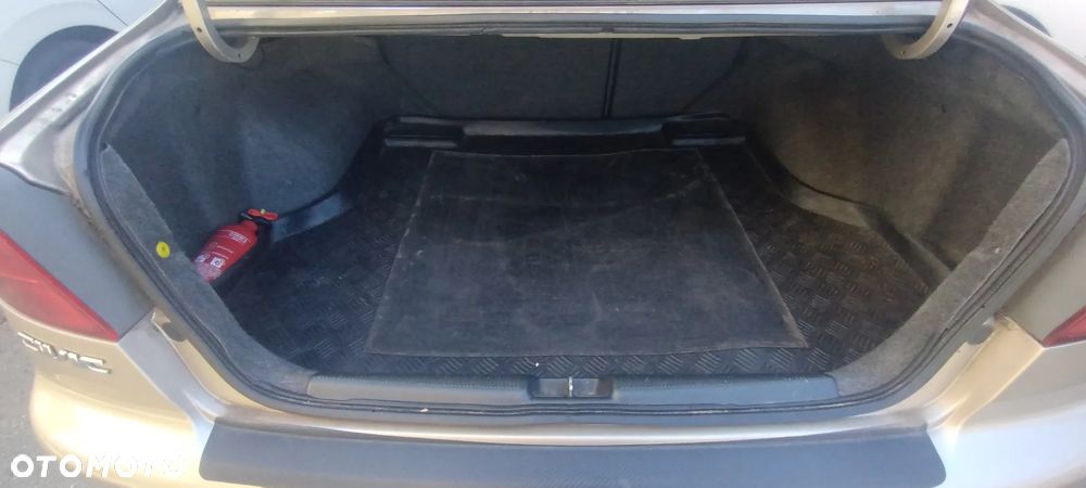 Honda Civic 1.6i LS - 23